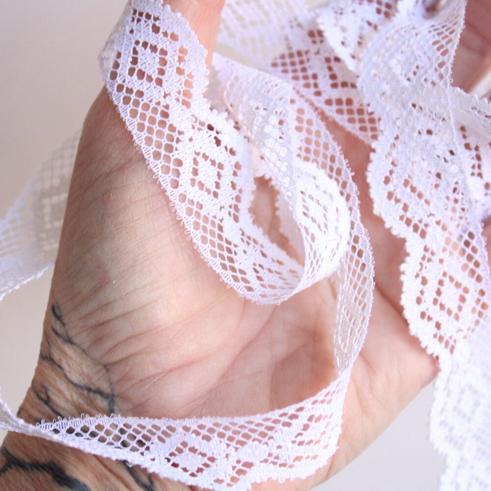 Vintage Lace Trim, White 7/8" Wide, 3 Yards - Picture 6 of 10